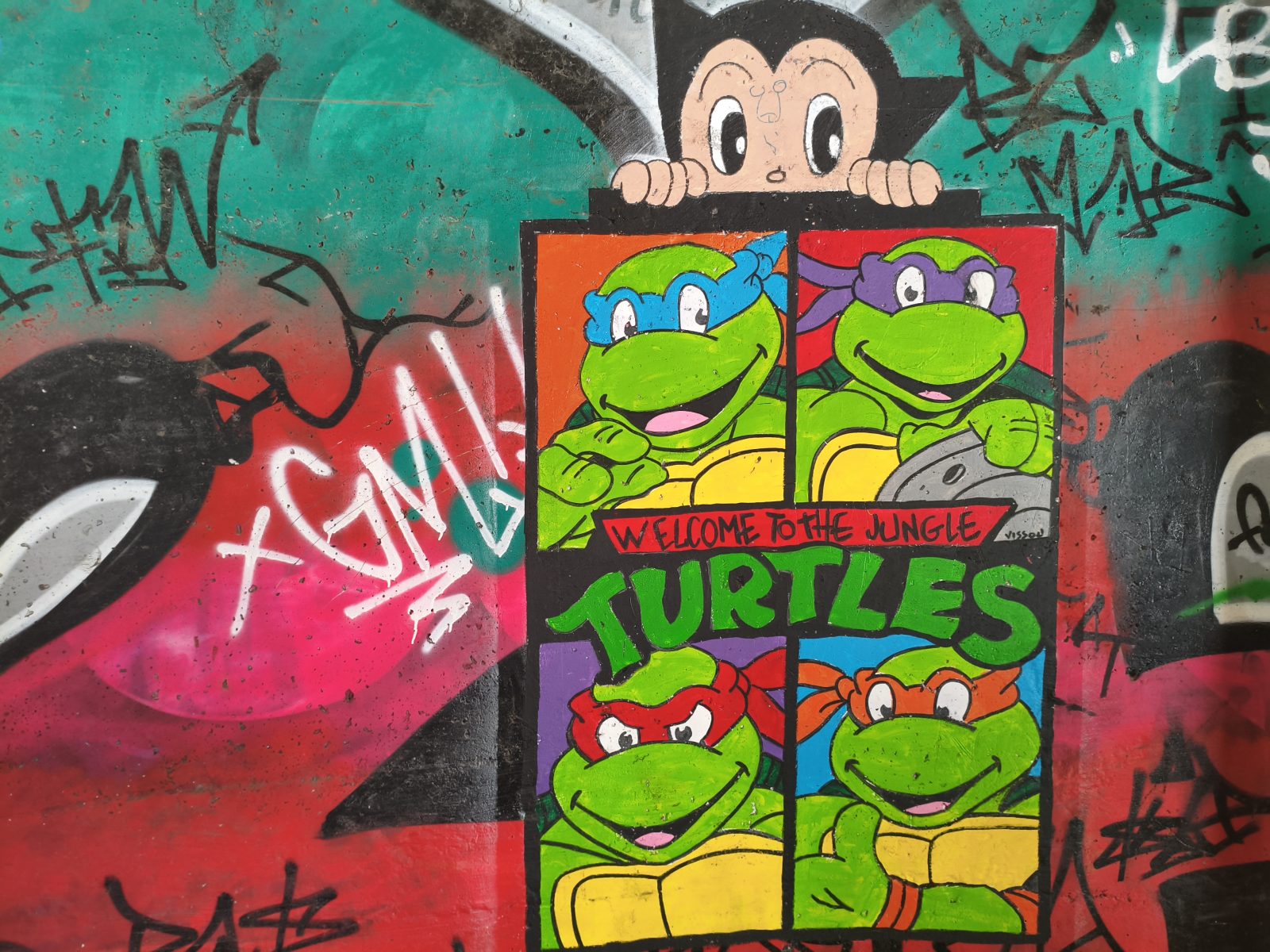 Œuvres de street art dans le tunnel sous la gare de Cerbère