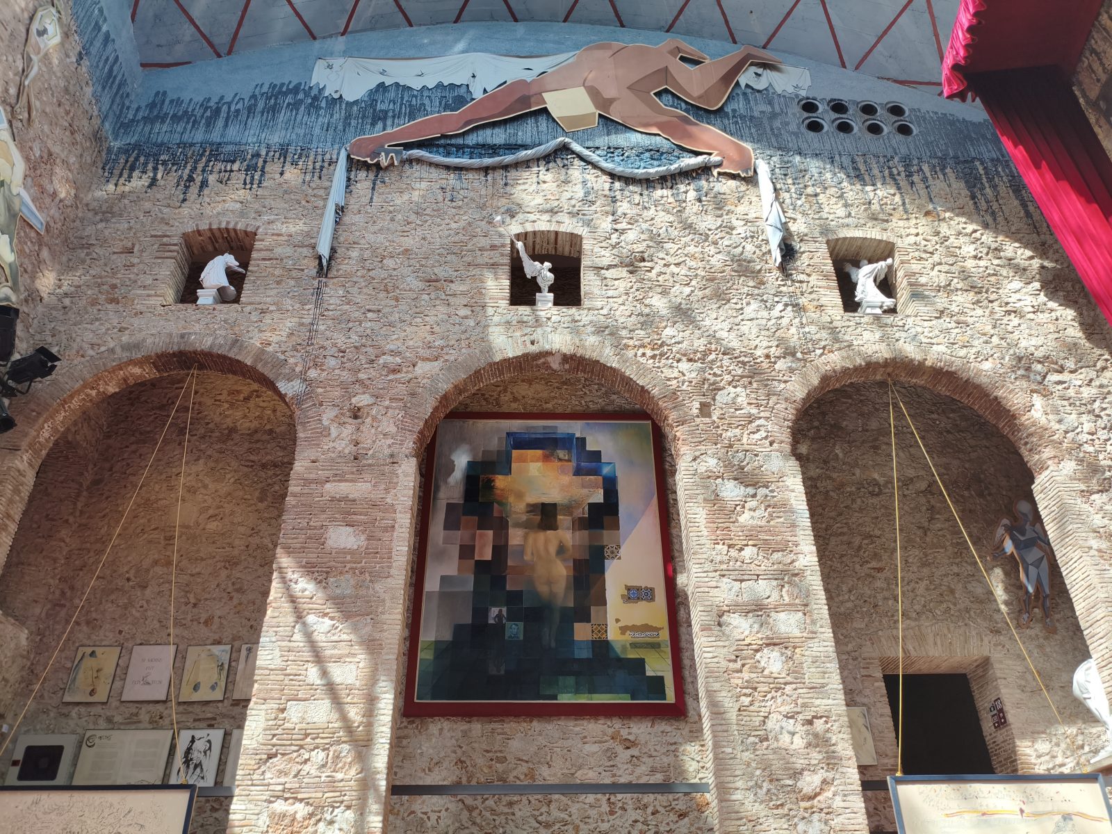 Patio intérieur du Théâtre-musée Dalí à Figueres